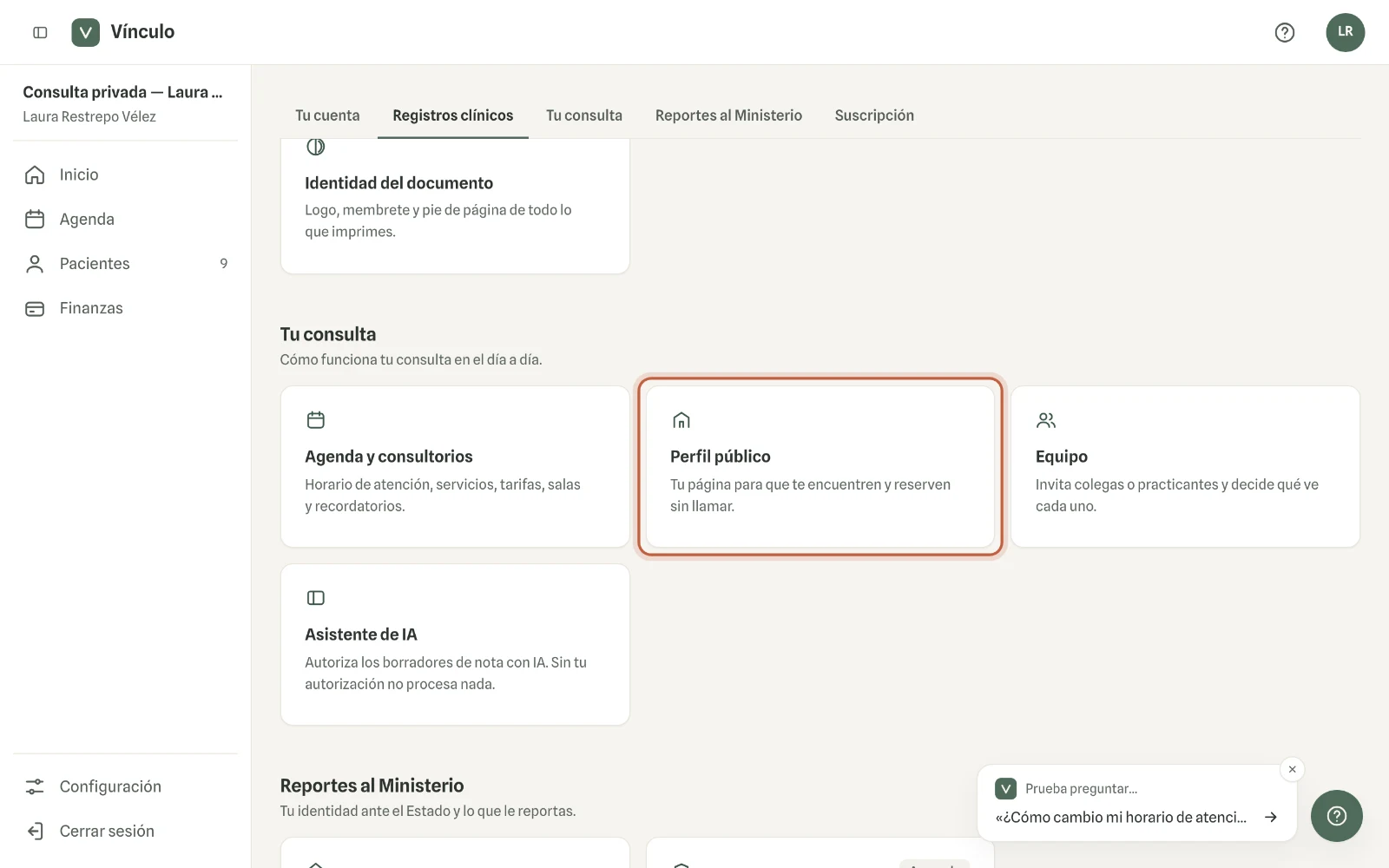 Captura en computador del paso 1: Entra a Configuración y, en «Tu consulta», abre «Perfil público».