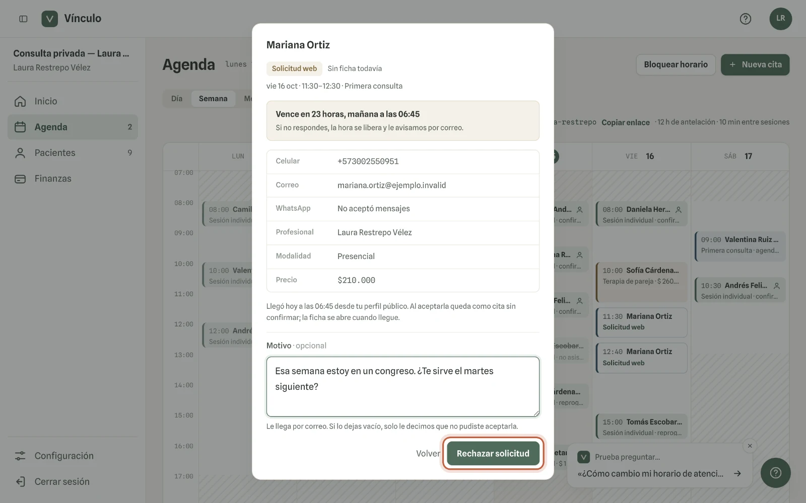 Captura en computador del paso 1: En la solicitud, haz clic en «Rechazar». Si quieres, escribe un «Motivo», por ejemplo otra hora que te sirva: le llega por correo. Haz clic en «Rechazar solicitud».