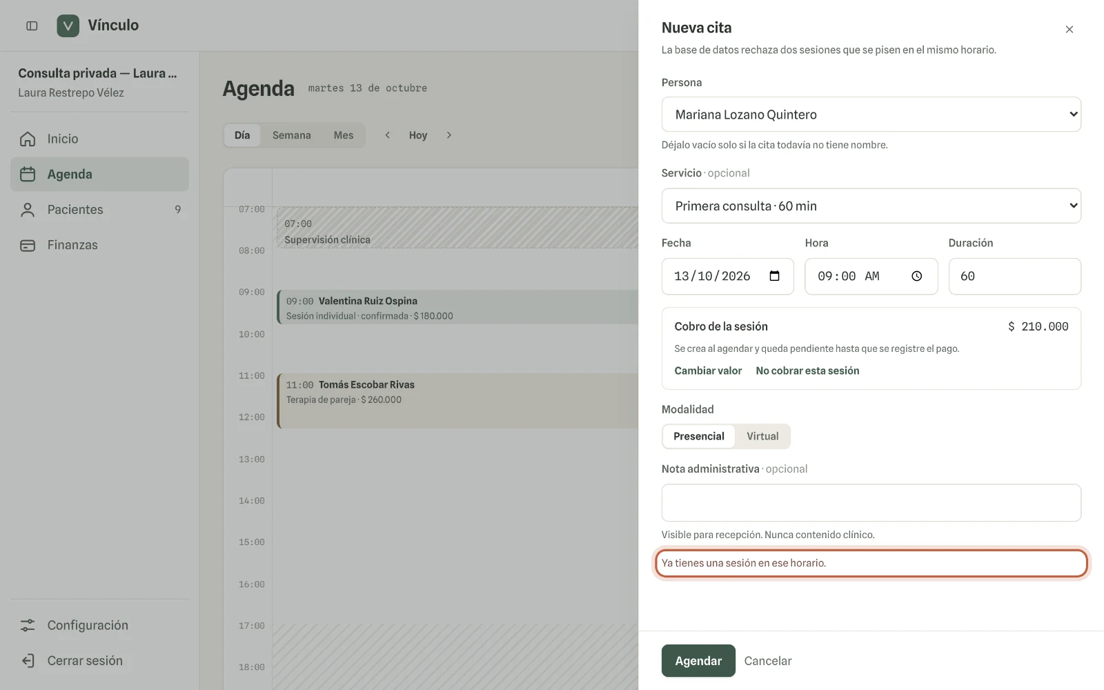 Captura en computador del paso 1: Al hacer clic en «Agendar» con una hora ocupada, la cita no se guarda y aparece «Ya tienes una sesión en ese horario». Lo que escribiste sigue ahí: cambia la hora o la fecha y vuelve a intentar.
