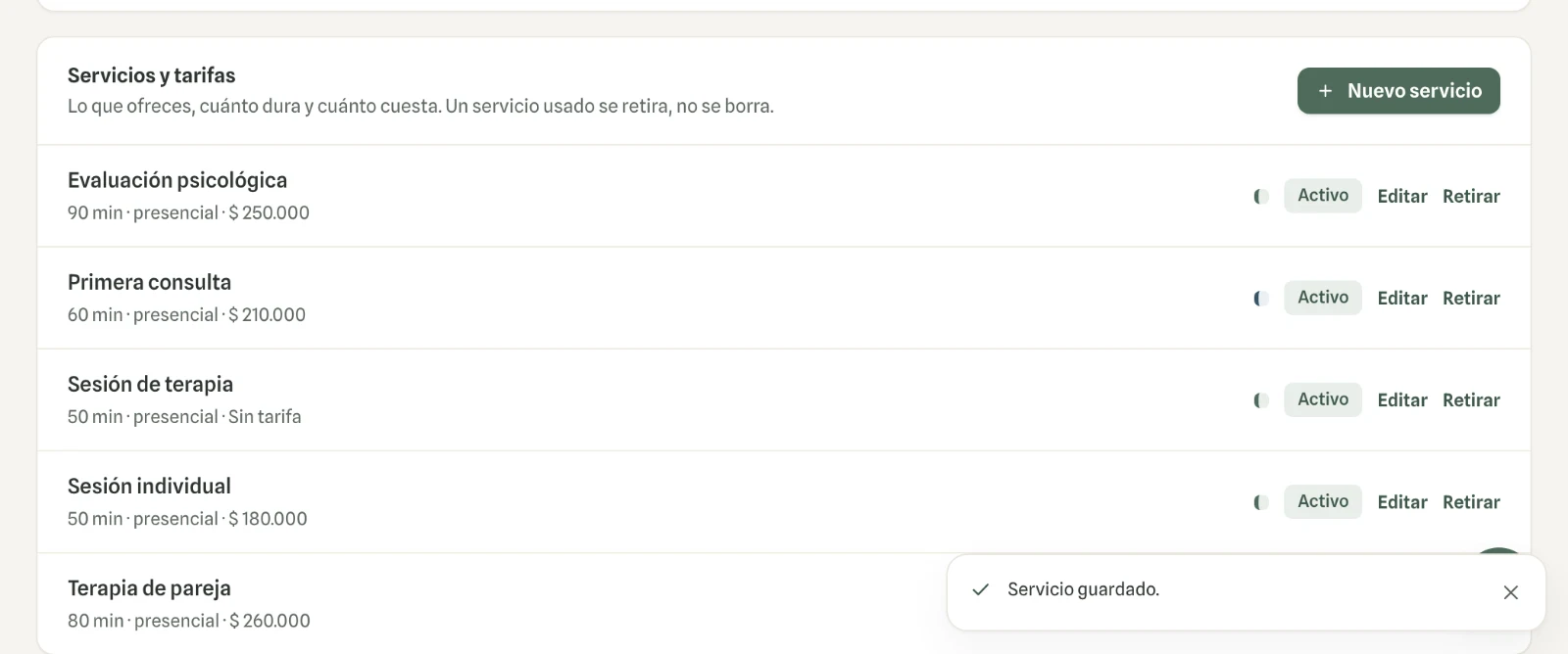 Captura en computador del paso 4: Haz clic en «Guardar». El servicio aparece en la lista como «Activo».