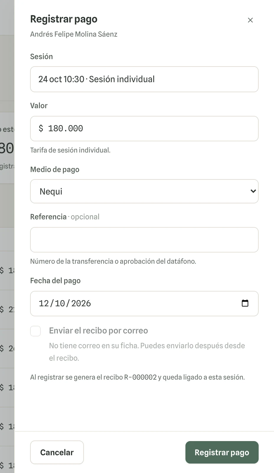 Captura en computador del paso 2: Elige el medio de pago y la fecha. La referencia es opcional. Haz clic en «Registrar pago».