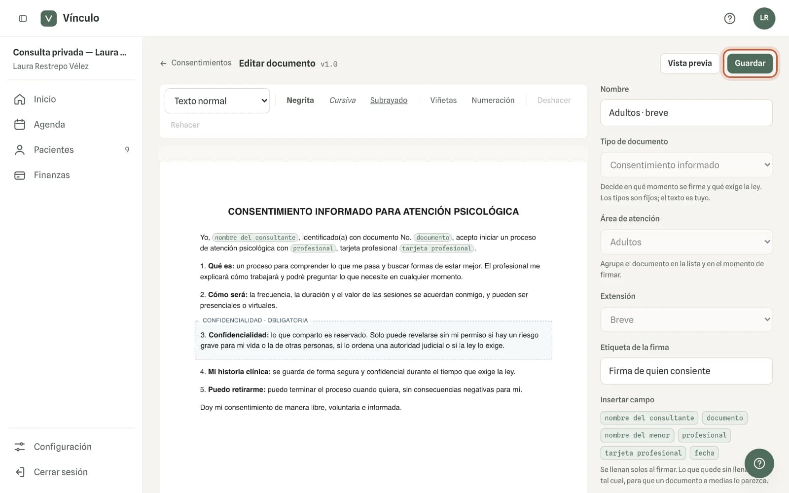 Captura en computador del paso 1: En el editor cambias el nombre, el texto y la etiqueta de la firma. «Insertar campo» agrega datos que se llenan solos, como el nombre de la persona.