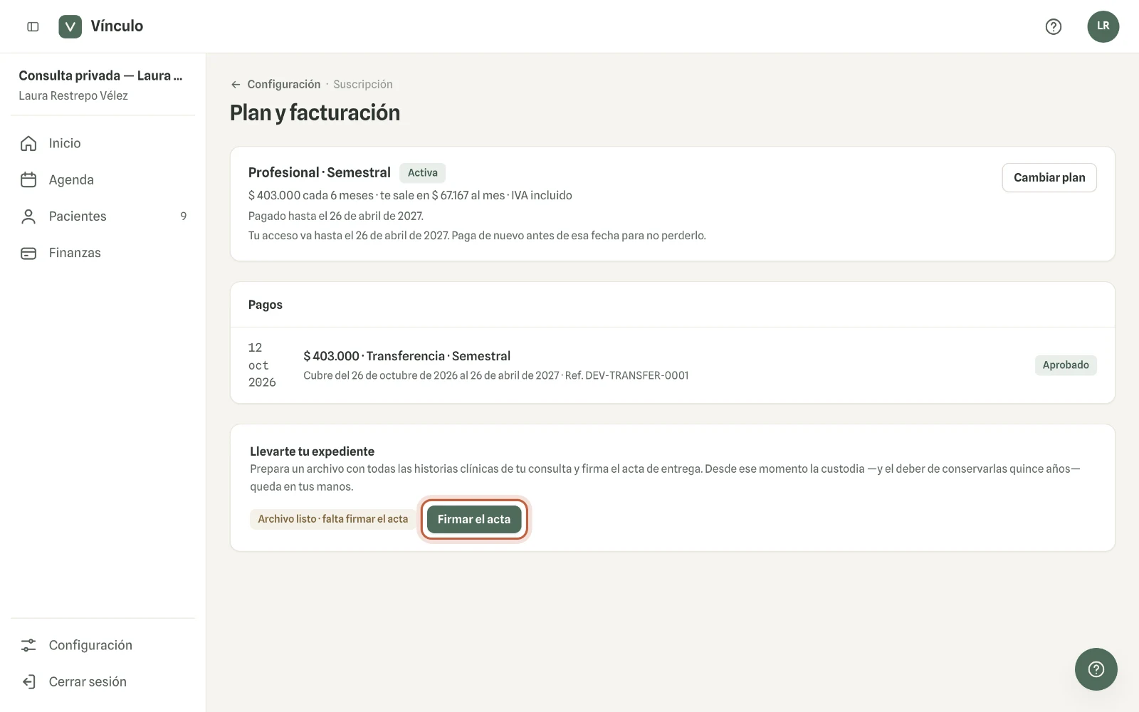 Captura en computador del paso 2: Vínculo arma el archivo historia por historia. Puedes cerrar la pestaña: retoma donde quedó. Cuando está listo, haz clic en «Firmar el acta».