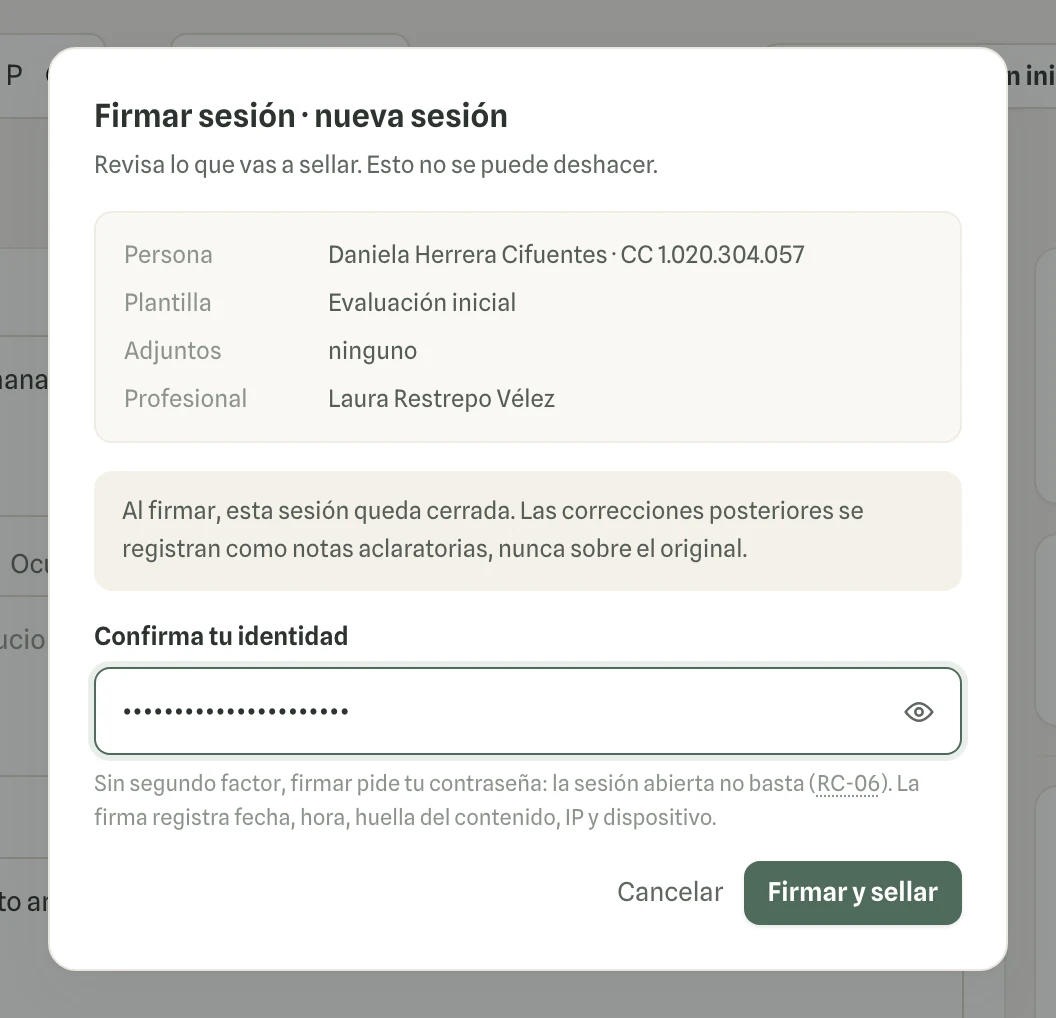 Captura en computador del paso 2: Revisa el resumen de lo que vas a sellar y confirma tu identidad: con tu contraseña o, si tienes segundo factor, con el código de 6 dígitos. Haz clic en «Firmar y sellar».