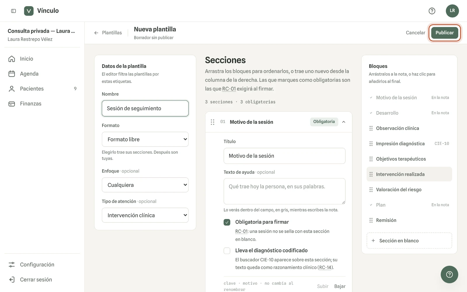 Captura en computador del paso 2: Ponle nombre y arma las secciones. En cada una decides si es obligatoria para firmar y si lleva el diagnóstico codificado. Haz clic en «Publicar».