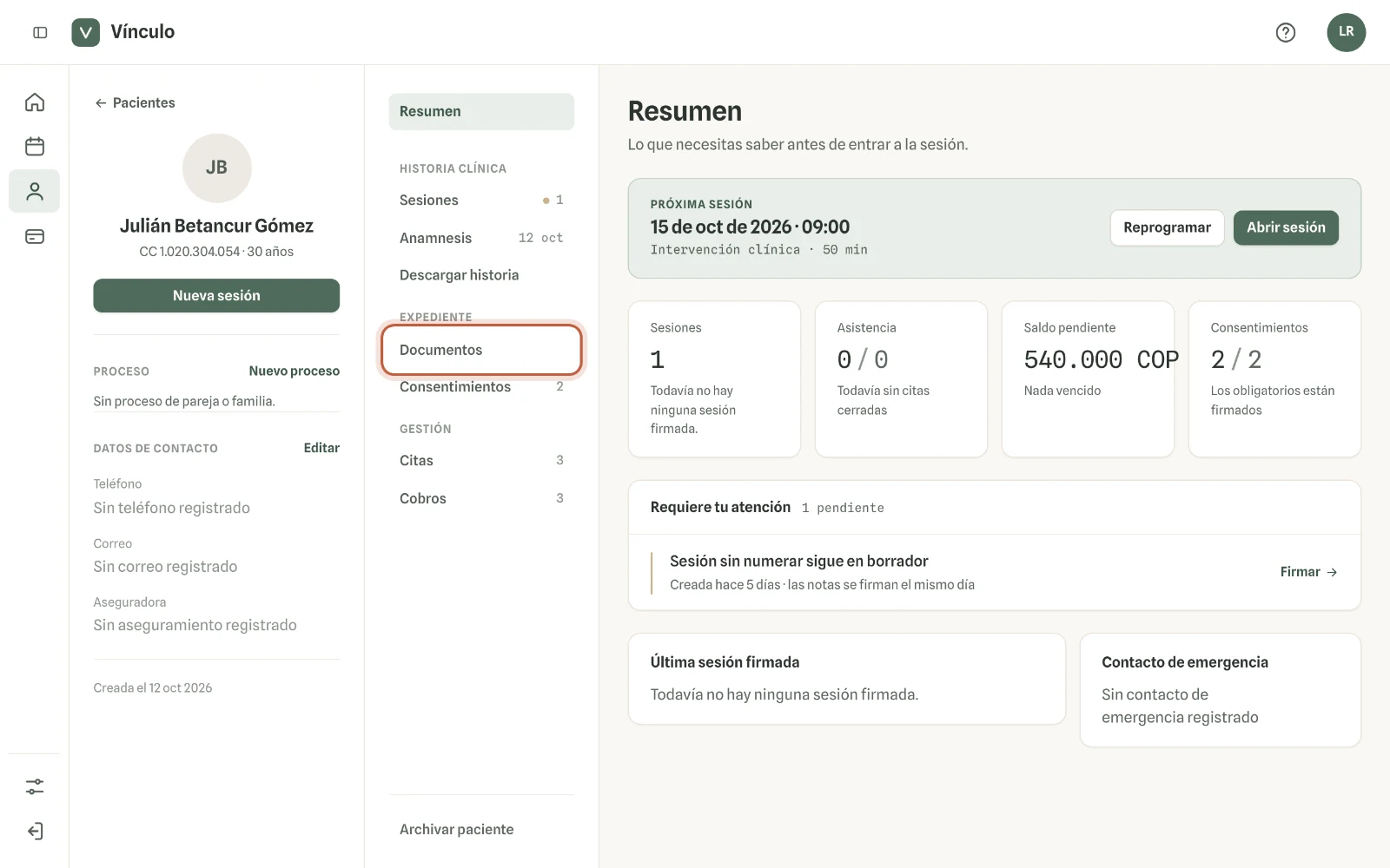 Captura en computador del paso 1: Entra a Pacientes y abre la ficha de la persona. En el menú de la ficha, bajo «Expediente», haz clic en «Documentos».