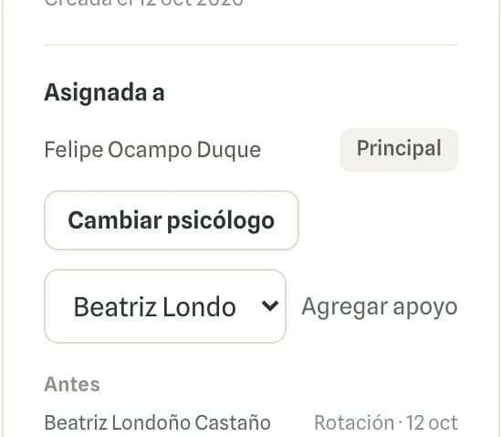 Captura en computador del paso 3: La tarjeta muestra al nuevo psicólogo y, en «Antes», quién la atendía, con el motivo y la fecha.