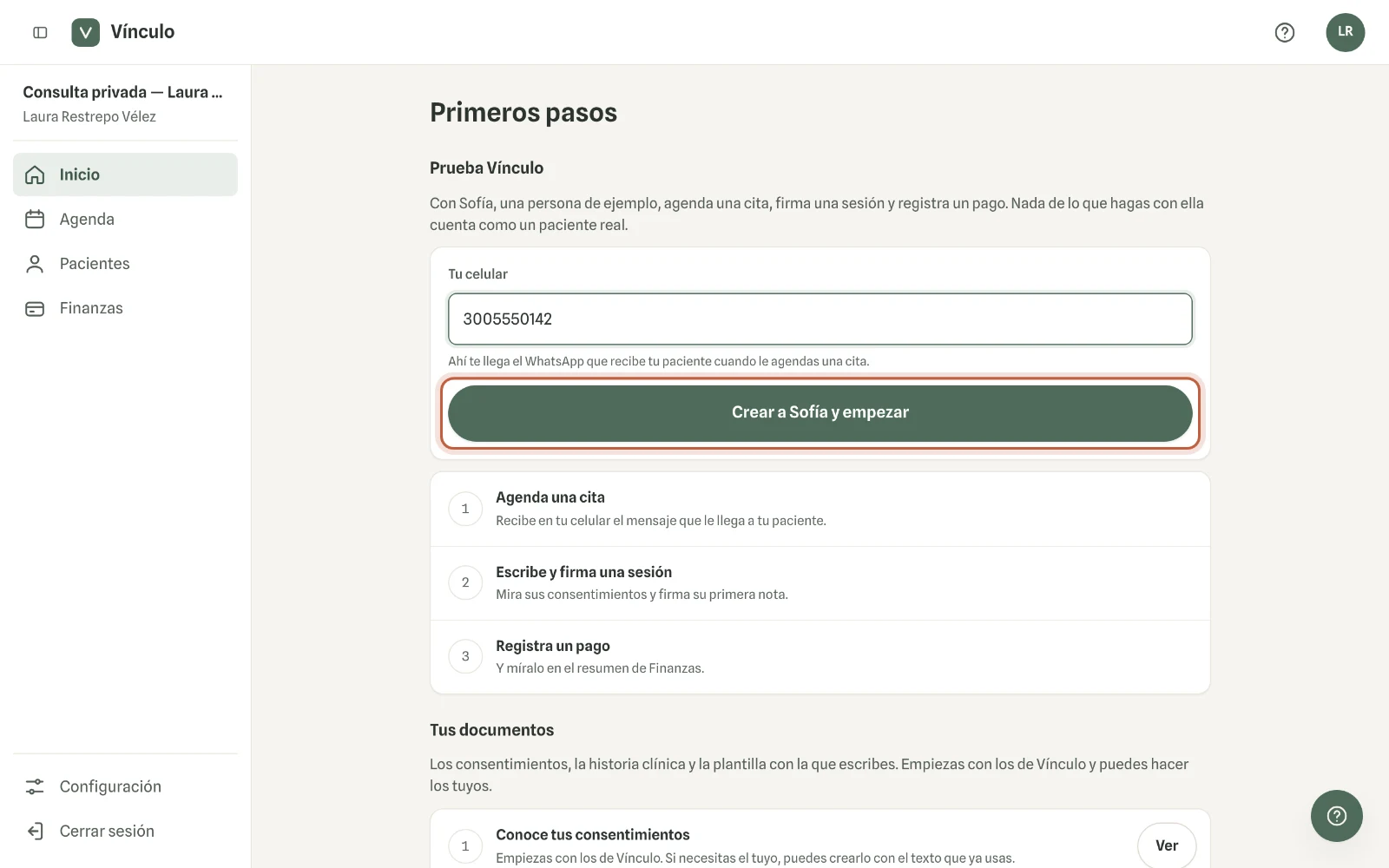 Captura en computador del paso 1: Escribe tu celular y haz clic en «Crear a Sofía y empezar». A ese número llega el WhatsApp que recibiría tu paciente cuando le agendas una cita.